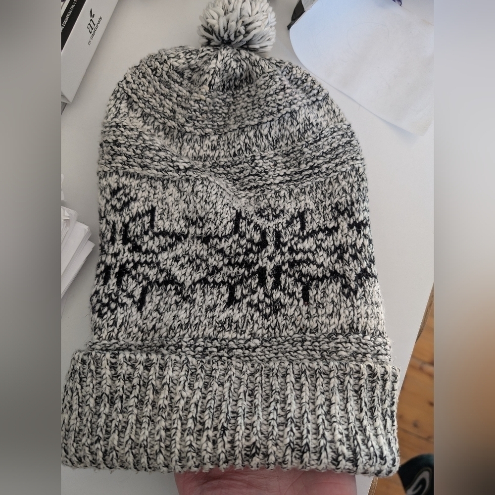 Authentic Roots Thick Knitted Toque - Picture 4 of 5
